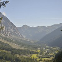 La Val Ferret al mattino dal sentiero per il rif. Bertone