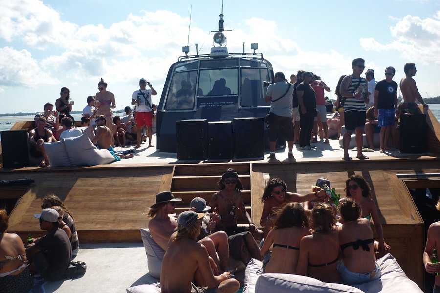 party boat cruise bali