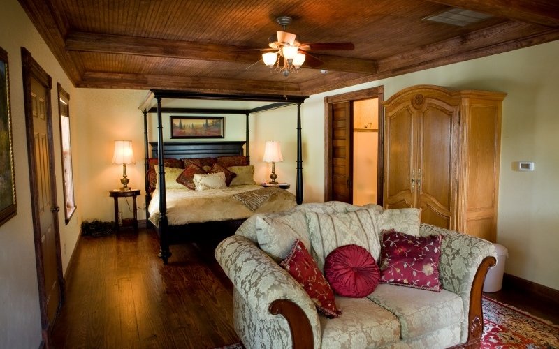 More beautiful than any hotel room in Texas! The Plantation Suite is one of our most popular roo