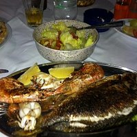 pesce freschissimo condito da tanta simpatia