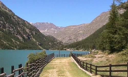Passeggiata lungo lago