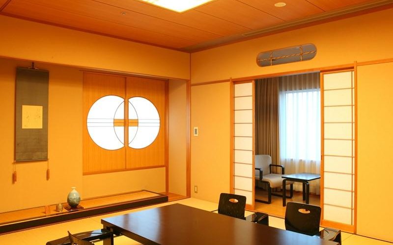 和室の居間（49階・71.9平米、10帖＋6帖のお部屋）
