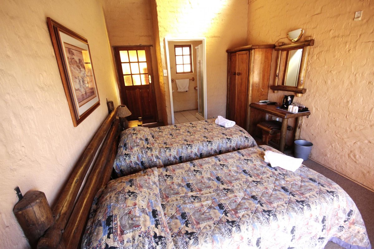 Bains Lodge Parking: Pictures & Reviews - Tripadvisor