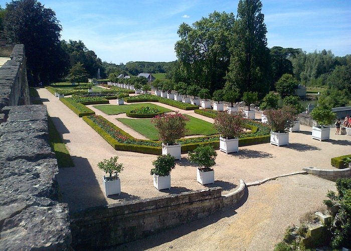 Chateau d'Usee - gardens
