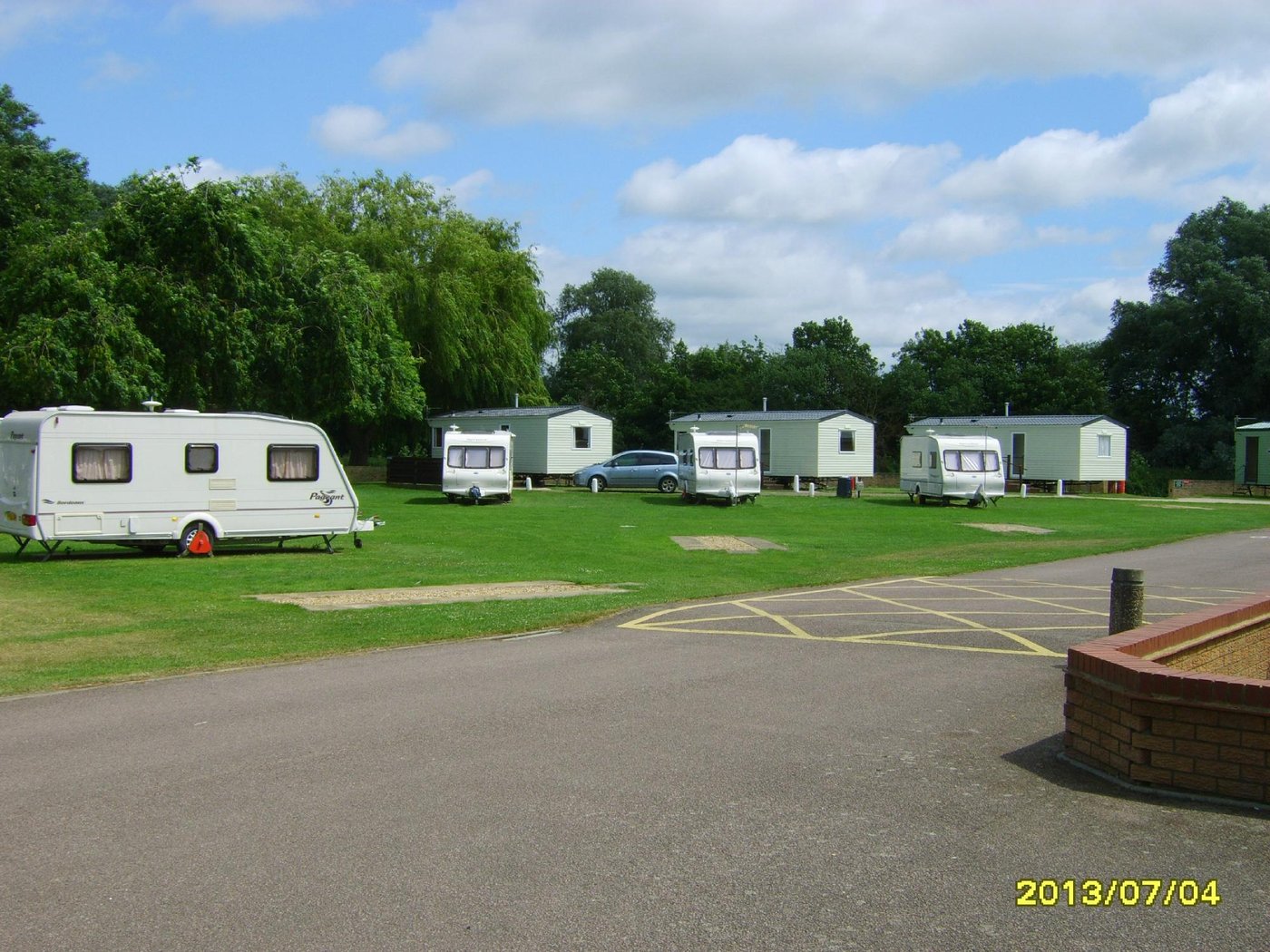 QUIET WATERS CARAVAN PARK Campground Reviews (Hemingford Abbots