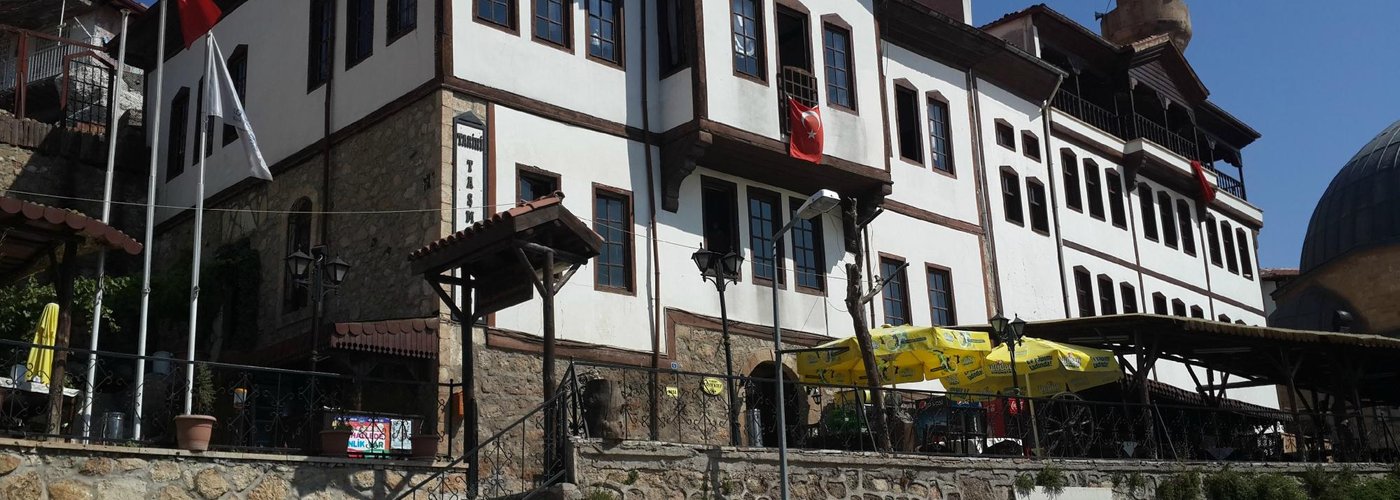 taş mektep..