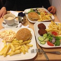 burgers with chips