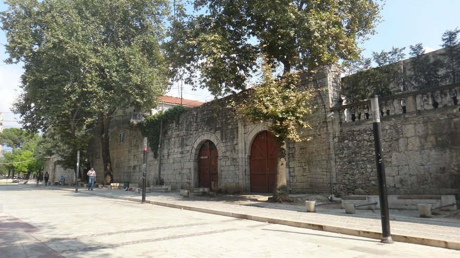 The gate 2