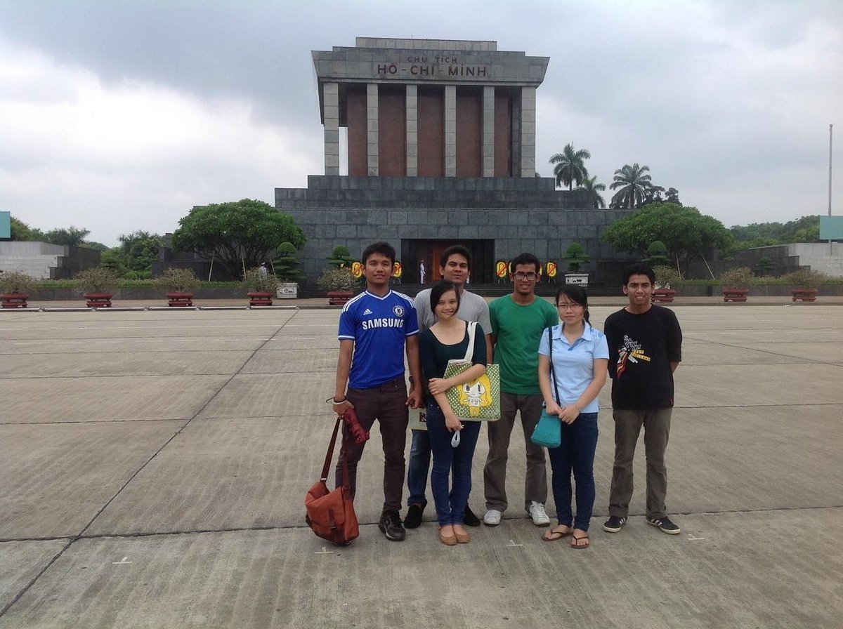 hanoi free walking tour