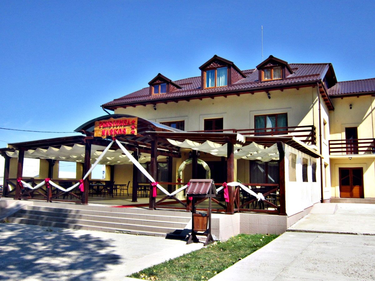 PENSIUNEA MARKOS - Prices & Guest house Reviews (Pascani, Romania)