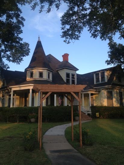 VICTORIAN BED AND BREAKFAST - B&B Reviews (Navasota, TX)