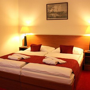 Hotel Theresia in Kolin, image may contain: Table Lamp, Lamp, Furniture, Bed