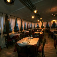 Atmosfera romantica con luci soffuse , ideale x coppie, sconsigliato x comitive rumorose...