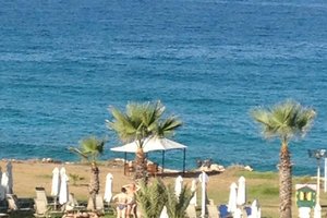 حمام السباحة والشاطئ