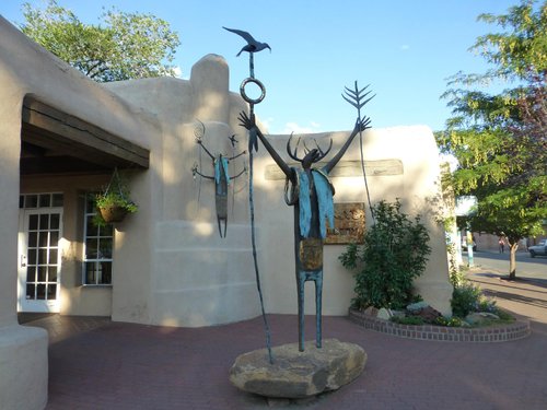 Doors, gardens, art along Santa Fe's Canyon Road - Digging