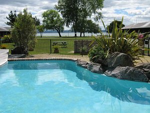 Cedarwood Lakeside - Motel & Conference Venue in Rotorua, image may contain: Backyard, Pool, Water, Desk