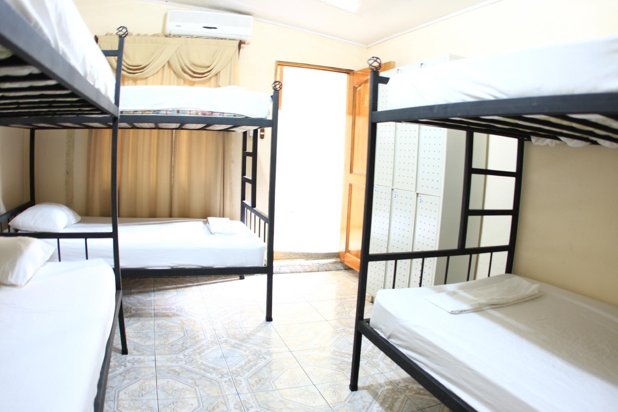 Hostel Backpackers La Fortuna by null