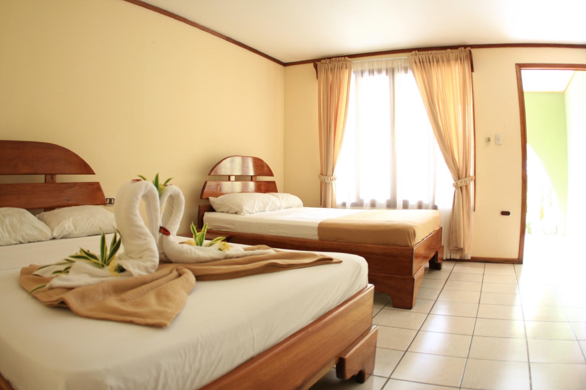 Hostel Backpackers La Fortuna by null