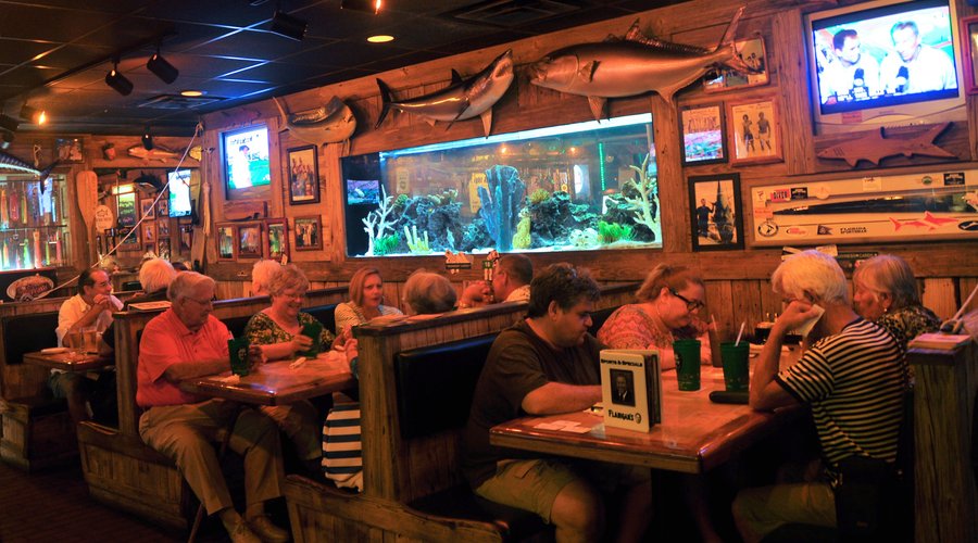 Flanigan's 300 gallon fish tank