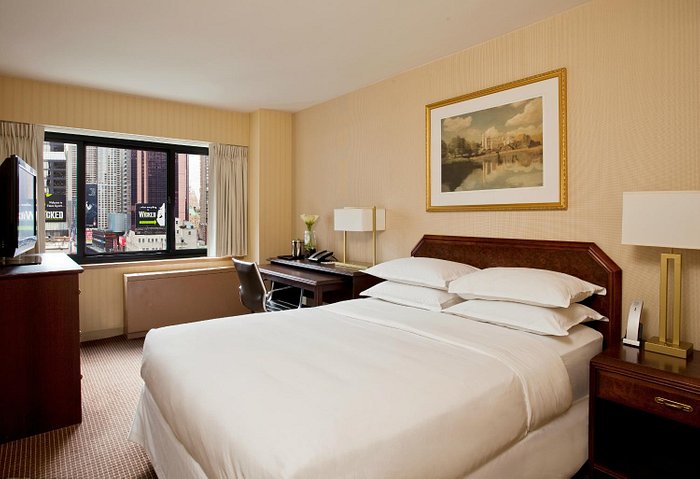 Hotel Rooms in Manhattan, Accommodations