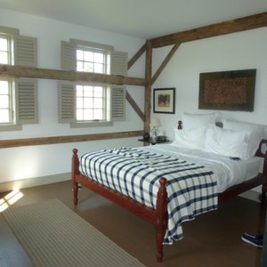 Comfortable Corner Room