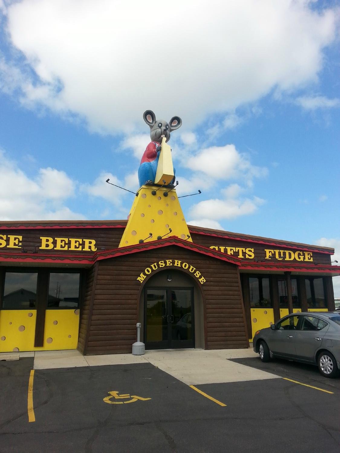 Mousehouse Cheesehaus in Windsor, Wisconsin - Silly America