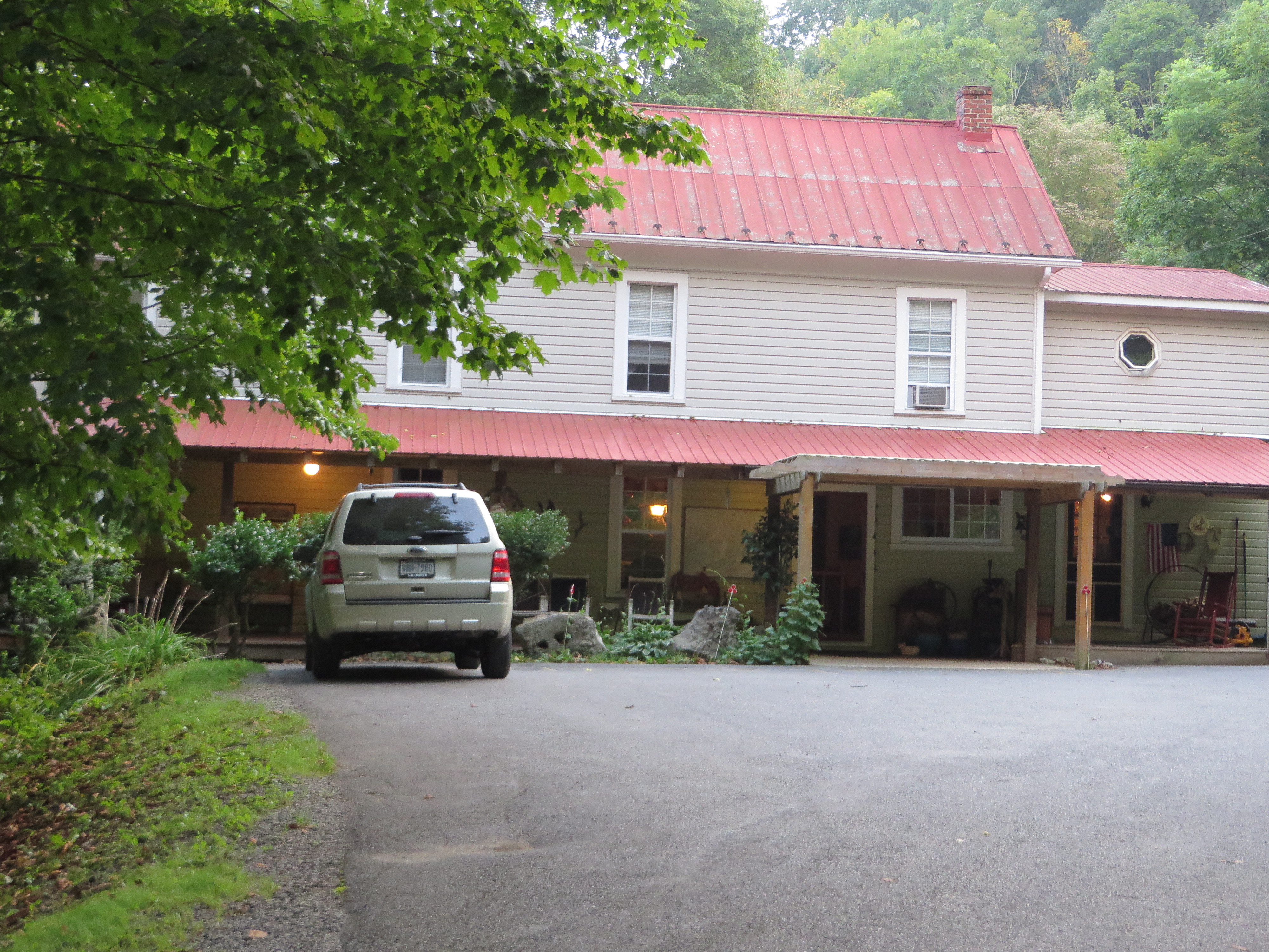 JERICO PRE-CIVIL WAR LOG CABINS & BED/BREAKFAST (Marlinton, Virginia ...