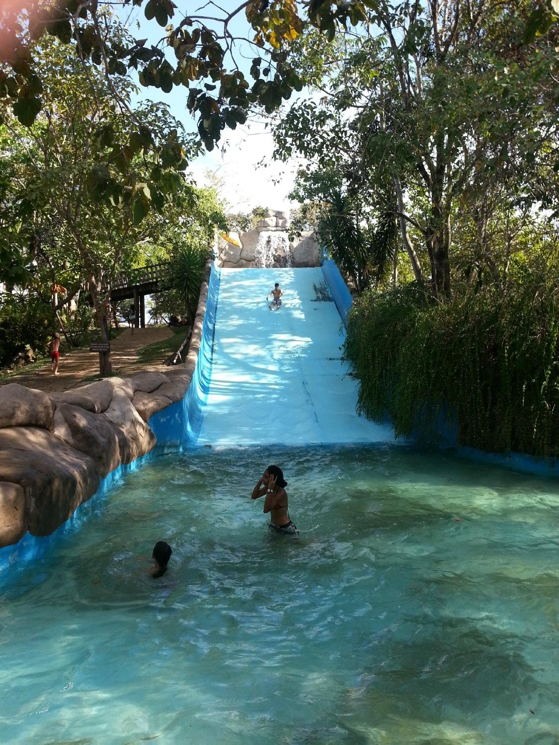 🌅Parque Municipal das Águas Quentes em Barra do Garças é atração na  temporada