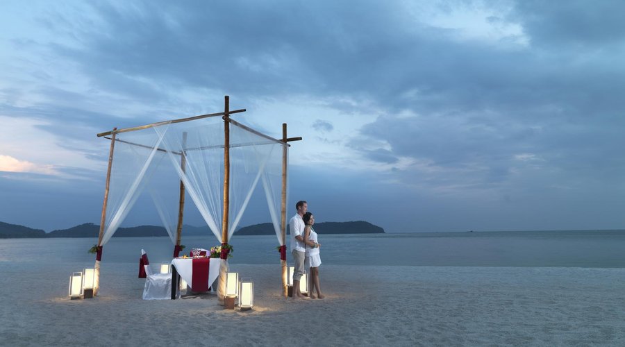 Outdoor Dining Setup