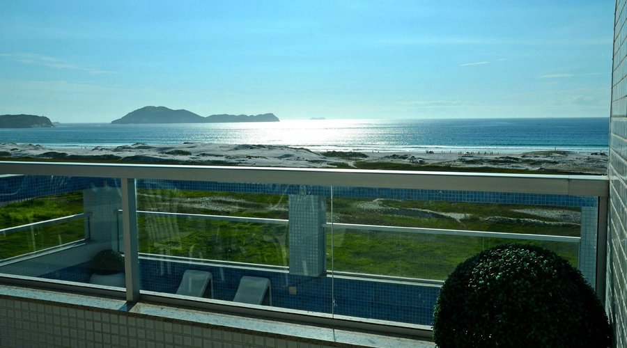 Cobertura com vista panorâmica para a praia