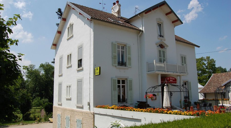 hotel le parcey.