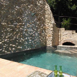 La piscina; un antiguo lavadero con 600 años de antiguedad