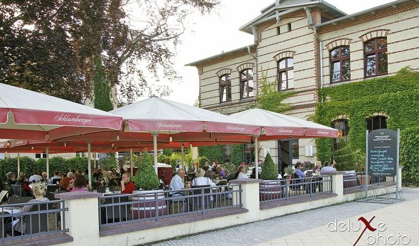 Hausansicht mit Terrasse