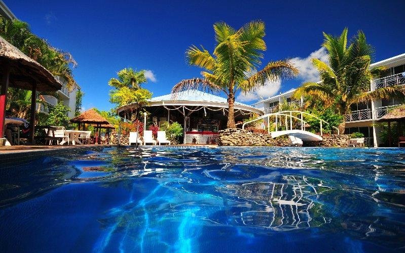 Pool & Oasis Bar