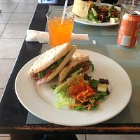 Excelente almuerzo en Full of Beans!