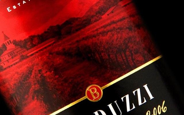 Grand Reserve won gold medal at the China Wine Awards and at the Concours Mondial de Bruxelles.