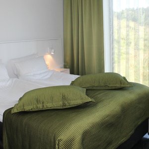 Queen room
