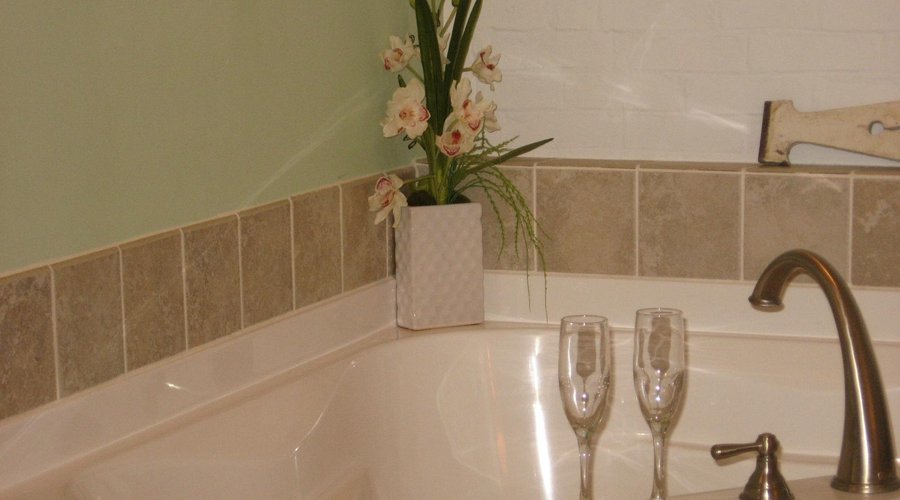 Jacuzzi Tub Room