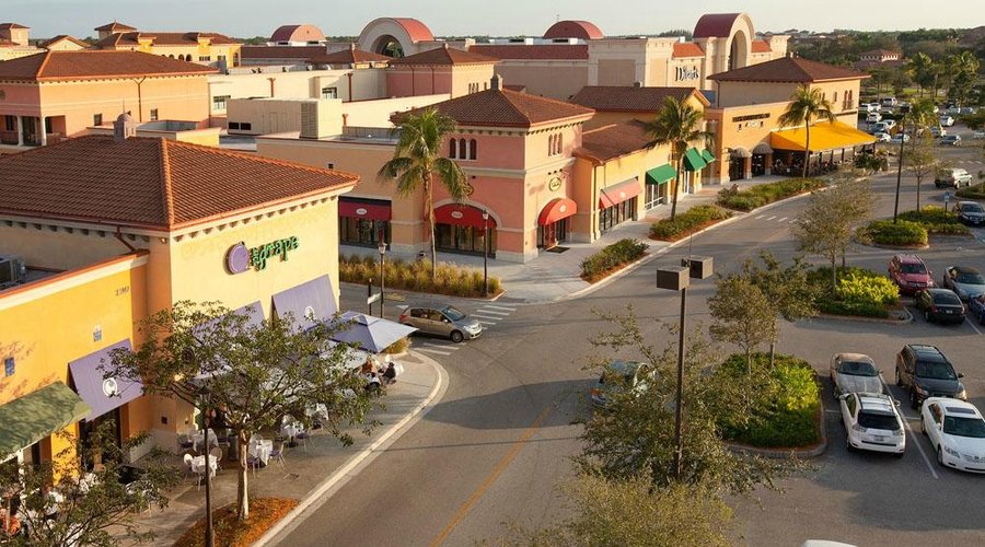 So many shopping choices at Coconut Point!