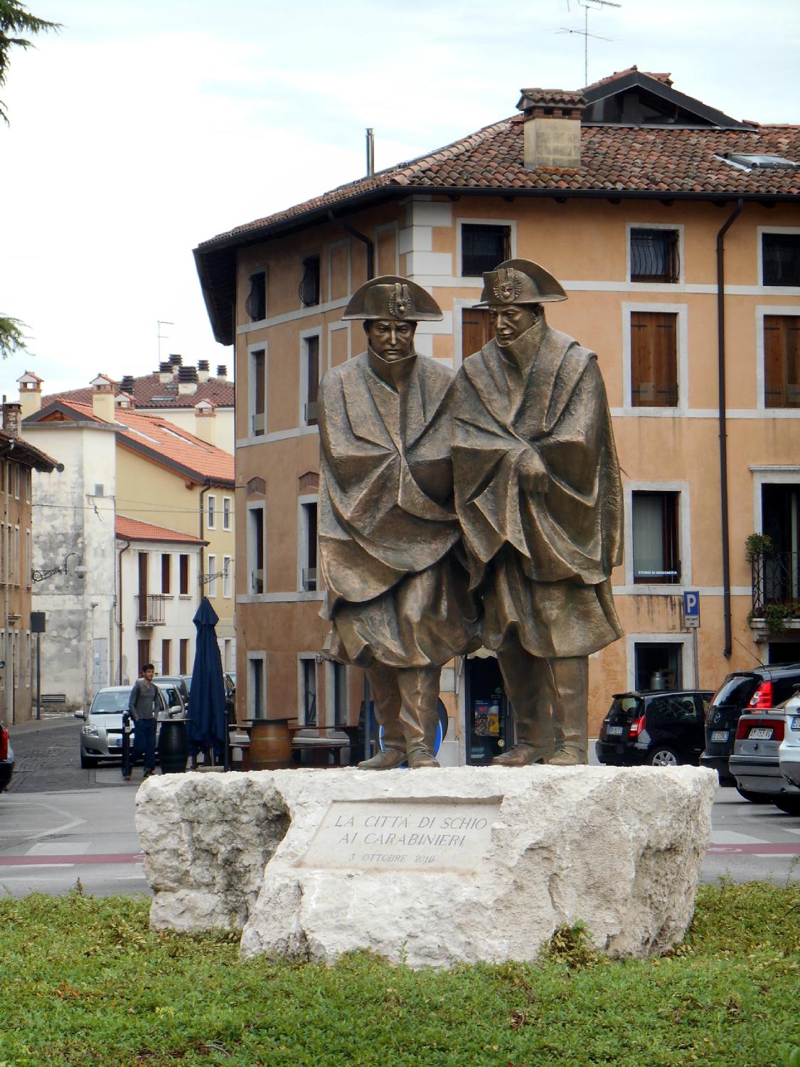 Monumento Ai Carabinieri (Schio) - 2022 Alles Wat U Moet Weten VOORDAT ...