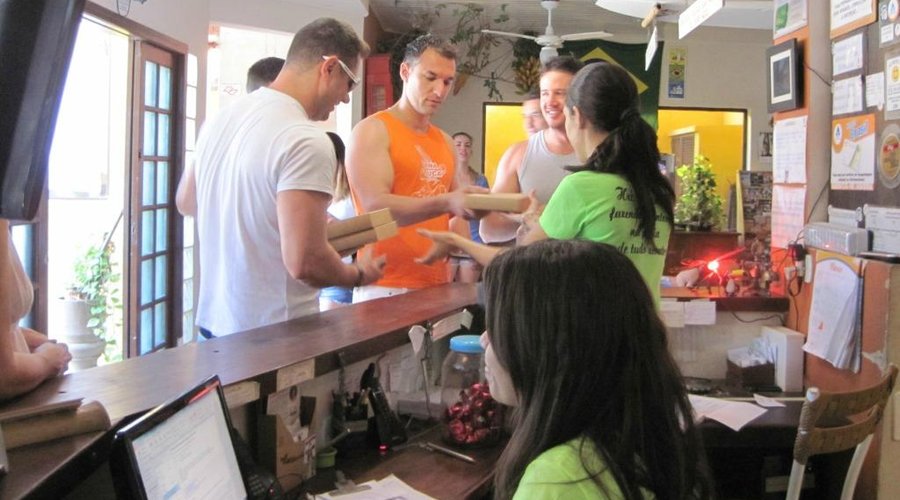 Recepçaõ do Maresias Hostel