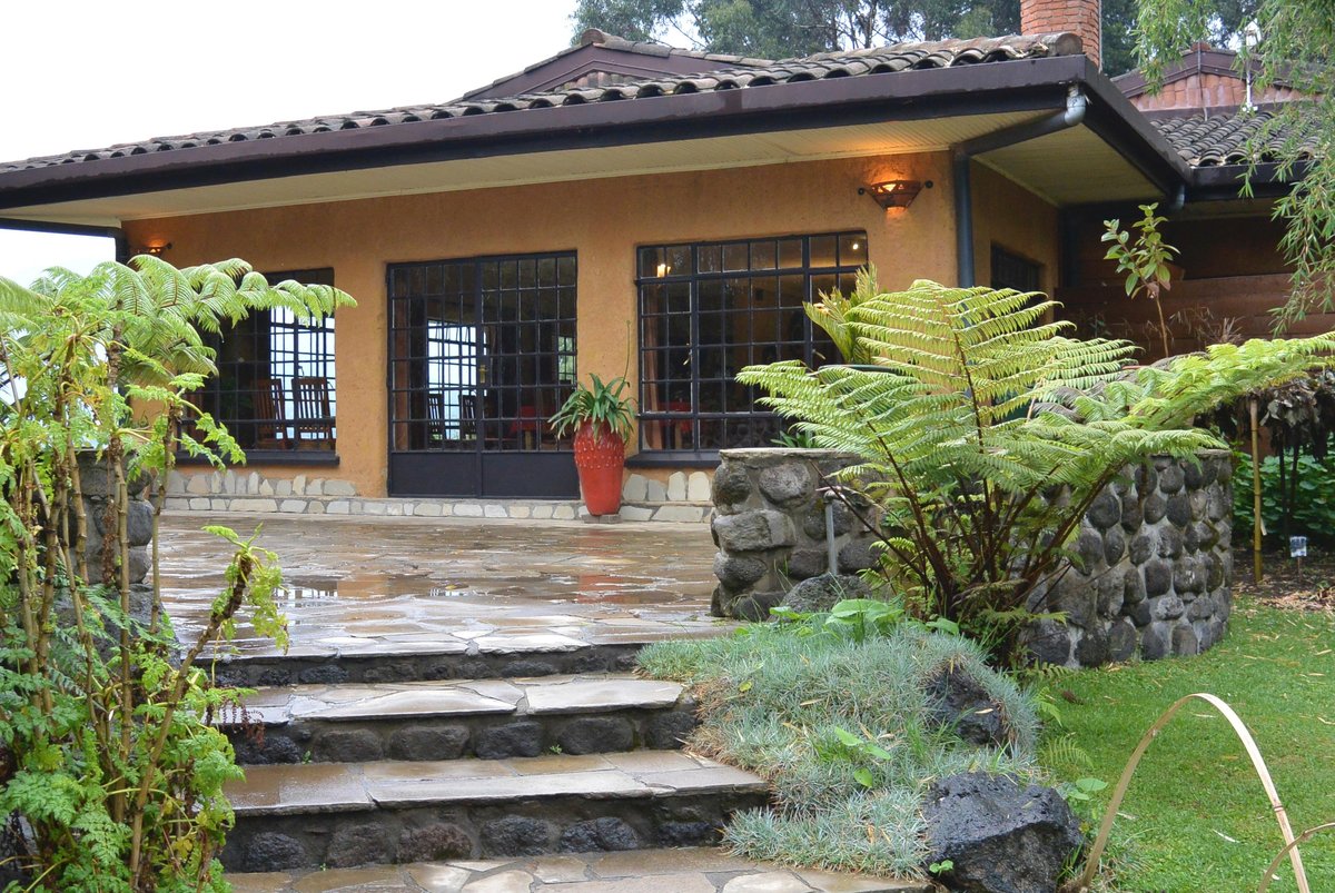 Luxury&Romantic Sabyinyo Silverback Lodge|Gorilla Trekking Accommodations