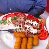 piatto kebab con crocchette di patate