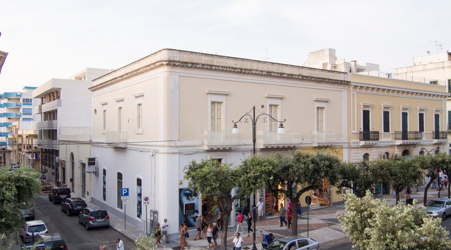 Palazzo Storico su Corso Roma ang. Via R. D'Angiò