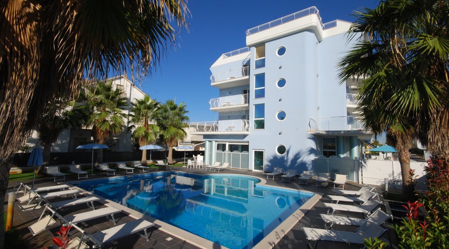 ESTERNO PISCINA