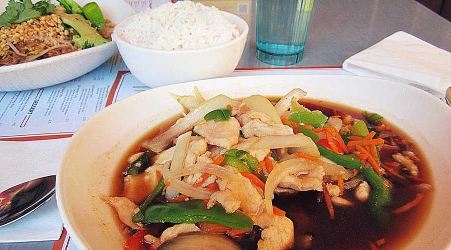 Chicken basil with steamed rice