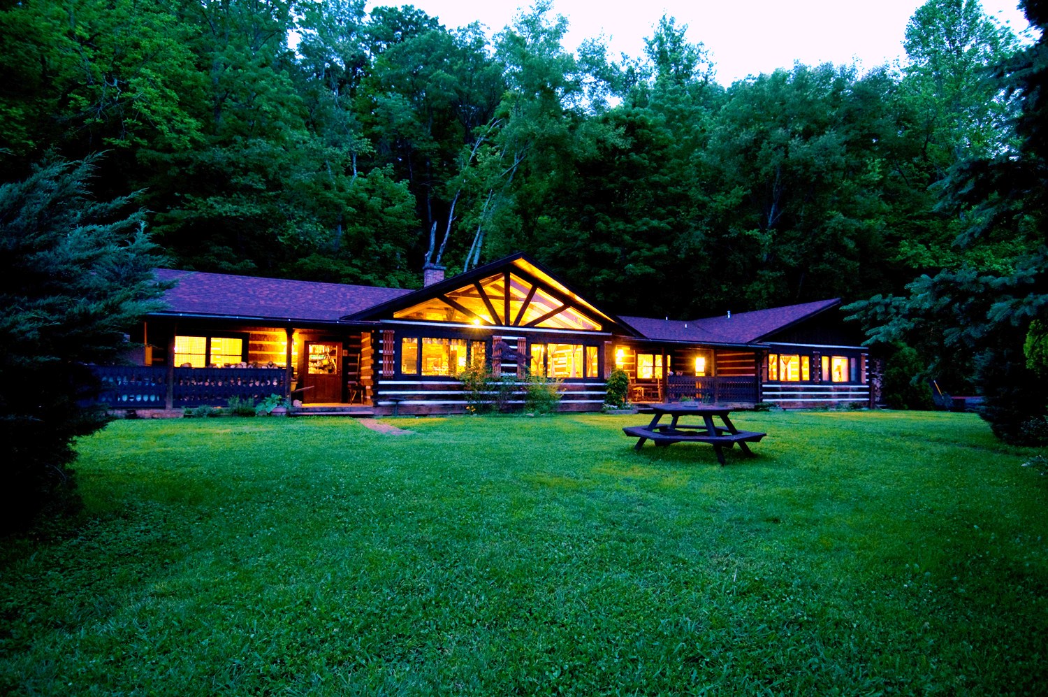 WHISPERWOOD FARM B&B, CREEKWALK INN AND HONEYMOON CABINS - Updated 2024 ...