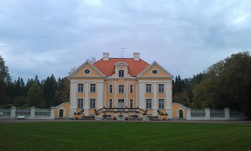View of the Manor as you enter the grounds.