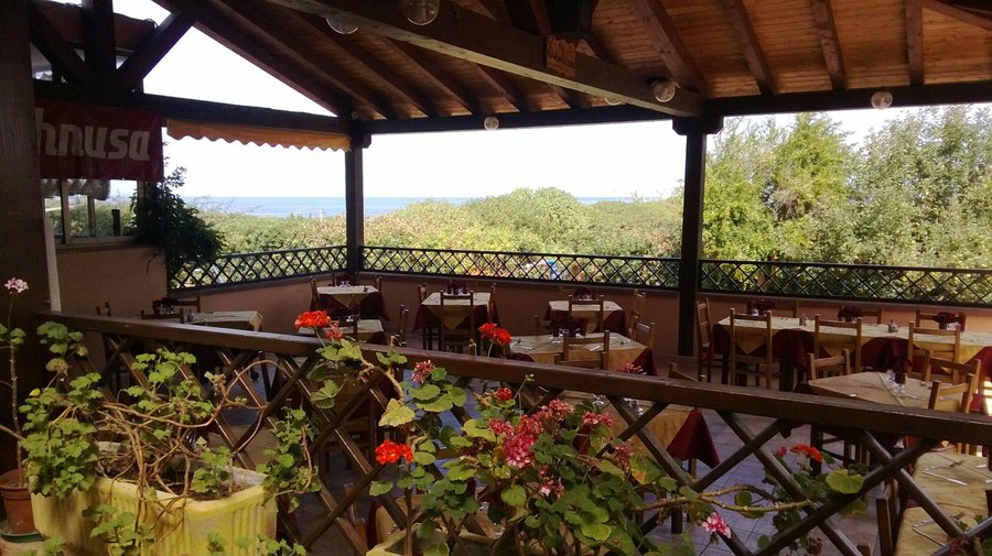 ampia veranda all'aperto