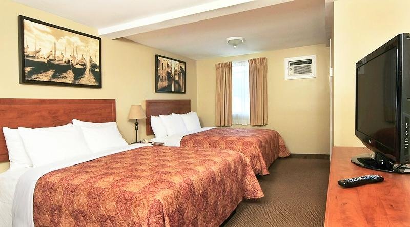 2 Queen beds